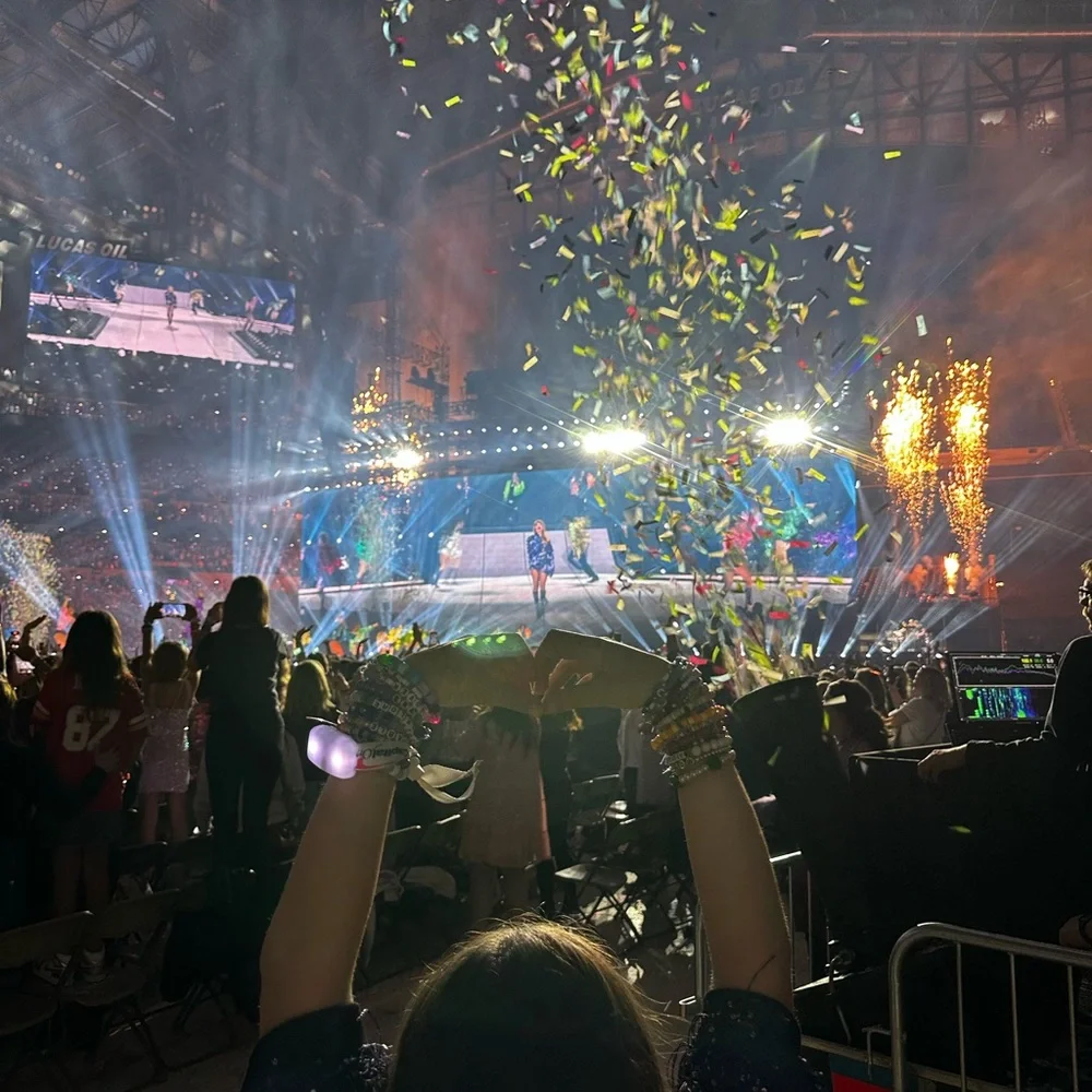 Taylor Swift The Eras tour confetti star necklace with glitter - Picture 7 of 9